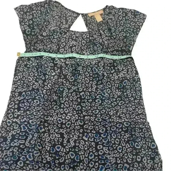 Banana Republic Women’s Silk Front Pleated and Open Back Blouse - Picture 10 of 10